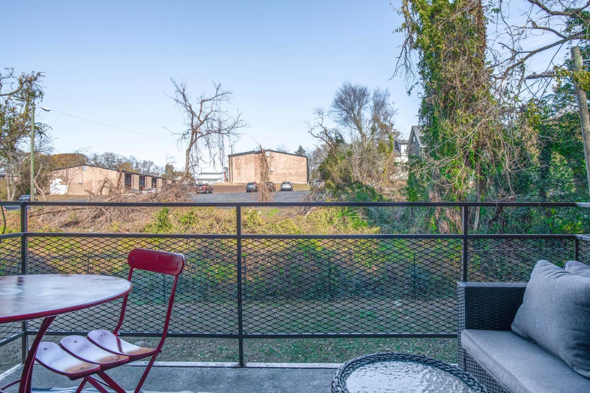 Classic City Getaway - 1 Mile Walk To Sanford Stadium! Атенс Экстерьер фото