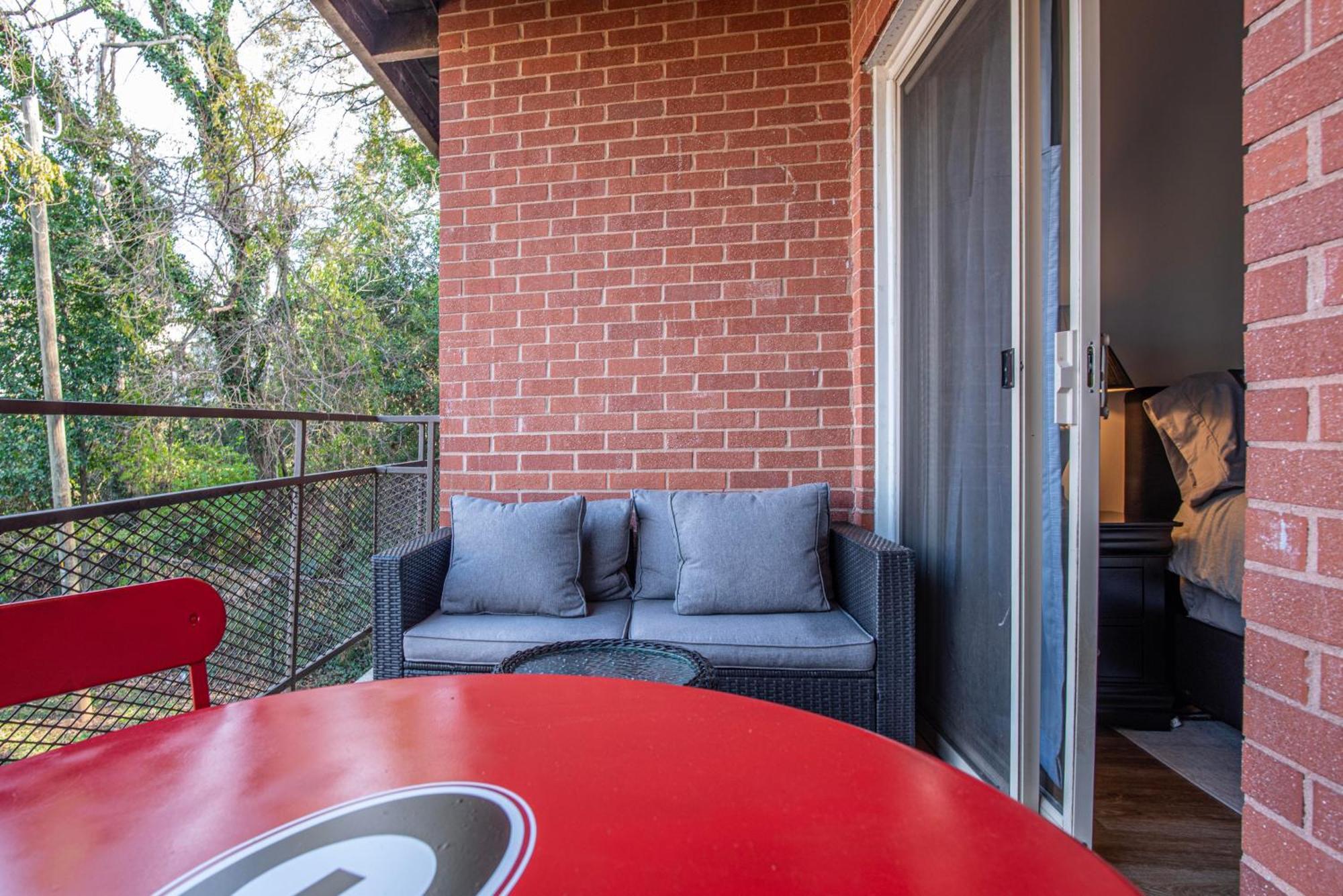 Classic City Getaway - 1 Mile Walk To Sanford Stadium! Атенс Экстерьер фото